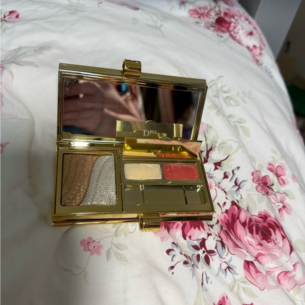 Dior Elegant Eyeshadow Palette with Gold and Pink Hues